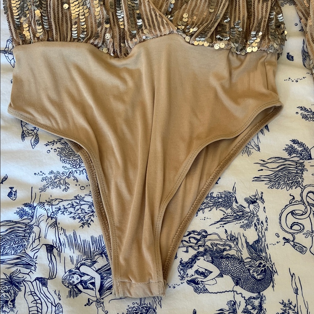 SHEIN Gold Sequin Plunge V-Neck Bodysuit - Picture 5 of 7